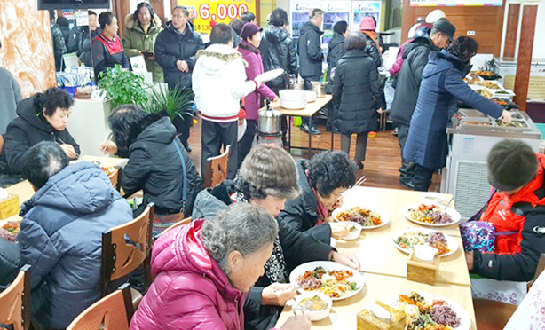 실버처치 — 어르신들을 초청해 다과와 예배로 섬기는 현장